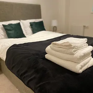 Triple T Homes Cosy 2 Bedroom With Balcony Apartment Ilford